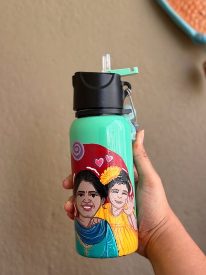 A personalized sipper bottle for a child, featuring a cute portrait of a mother and daughter.