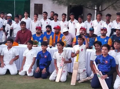 Our students posing with the players from the India Capitals team. Moments like these are incredibly motivating and create lasting memories, reinforcing their passion for the game.