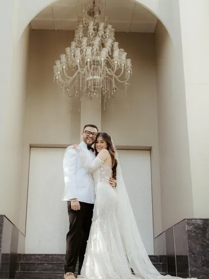 An elegant white wedding in Udaipur. The grand chandelier and classic architecture of the venue add a touch of European luxury to this Indian destination wedding.