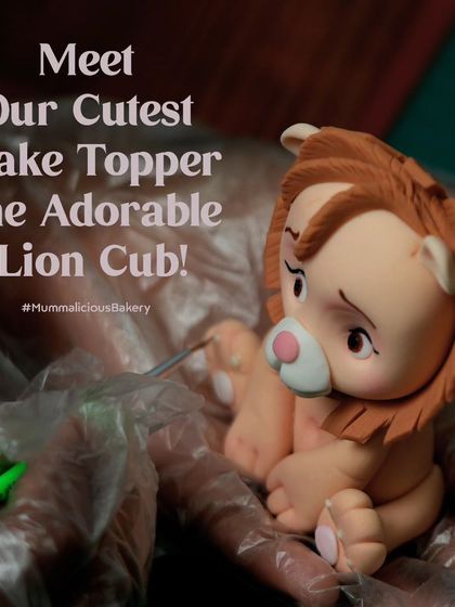 Meet our cutest cake topper, the adorable lion cub. Hand-sculpted from fondant, this little guy adds a touch of charm and personality to any jungle-themed cake.