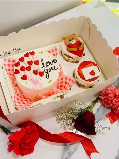 Love, wrapped and ready. A Valentine's hamper with a bento cake and matching cupcakes.