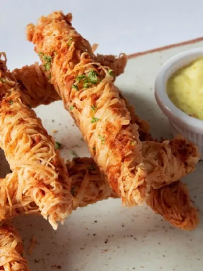 Check out these crunchy chicken strips, wrapped in a crispy noodle coating and served with a zesty dip. They are the perfect snack for any time of the day.