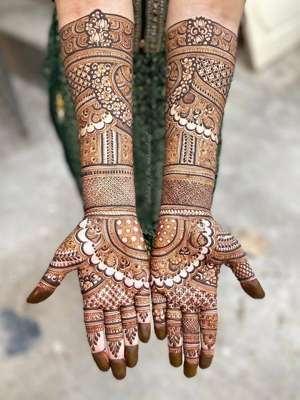 Full Bridal Mehendi (Hands) photo 25