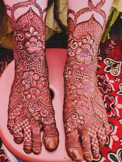 The rich, dark stain on this bride's feet, covered in a beautiful floral pattern.