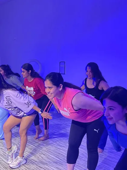 Snapshots from our captivating "Chaleya" workshop. Exploring the rhythmic journey of this beautiful song.