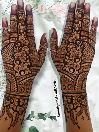 This non-bridal design is packed with detail, using swirls and traditional Indian motifs for a full and festive look.