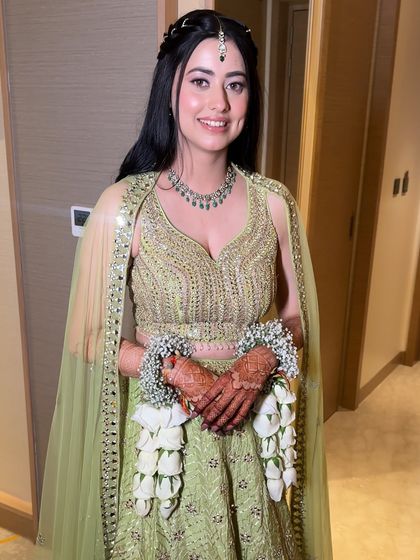 Shweta's full Mehendi look. She looks fresh, happy, and ready to celebrate.