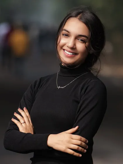 A great lifestyle portrait feels authentic and full of personality. We captured this genuine smile during an outdoor session, using a soft, natural background to create a portrait that feels both professional and warmly approachable for personal branding.