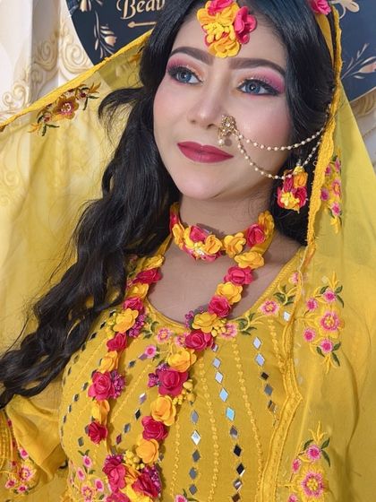 Vibrant Haldi & Mehendi Looks photo 12