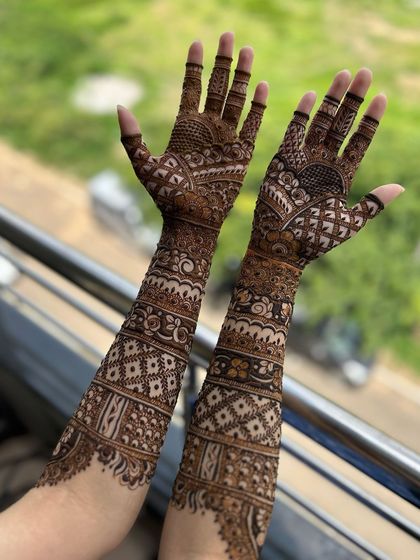 A beautiful outdoor shot of this simple and elegant bridal design. The patterns are crisp and the overall look is very refined.