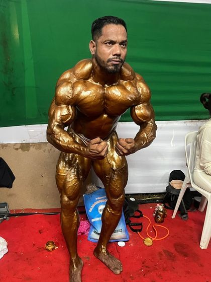 Hitting a most muscular pose backstage. The moments before going on stage are all about focus and confidence.