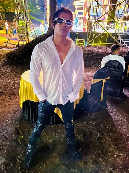 Killing time backstage before hitting the stage at the EDCA awards. Even the wait is part of the experience, getting mentally prepared to give it my all.