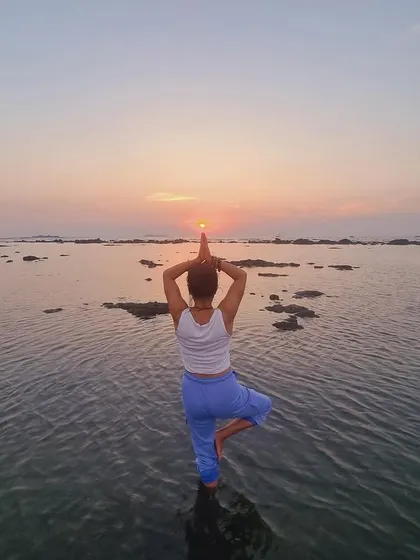 Connecting with nature through Vrikshasana, the tree pose, as the sun sets. I believe yoga is a way to feel our connection to the universe, and practicing outdoors deepens that experience. Om Suryaya Namaha.
