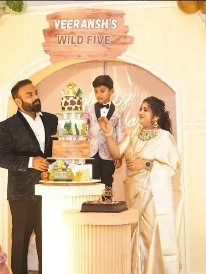 The cake cutting ceremony is a highlight, set against the impressive jungle backdrop with a multi-tiered themed cake.