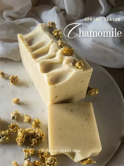 My Chamomile soap is a gentle hero for the spring season. Topped with real chamomile flowers, it's perfect for soothing sun-kissed skin and providing a calming, gentle cleanse.