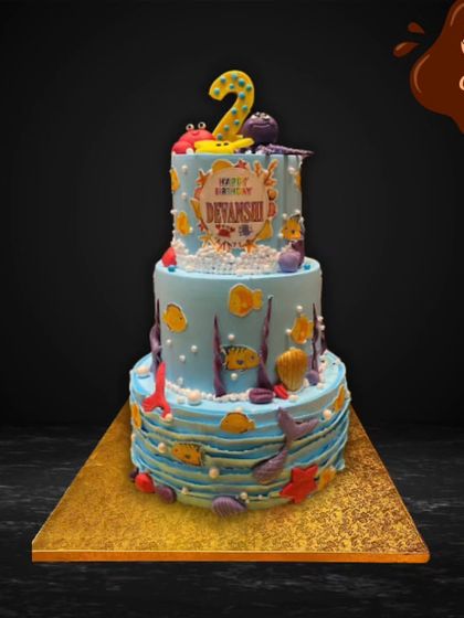 Grand & Gravity-Defying Cakes photo 12