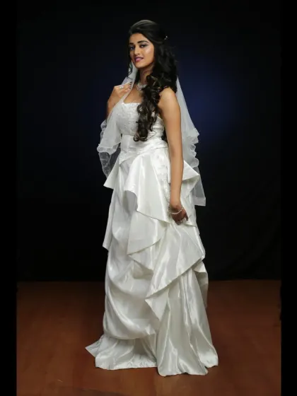 Dress Rental Buzz - Photoshoot Outfit Rental Bridal White Gowns photo 3