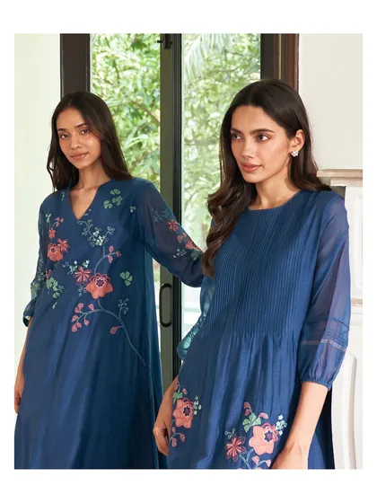These beautiful blue kurtas feature fresh floral embroidery. They are perfect for daytime events, offering a look that is both elegant and relaxed.