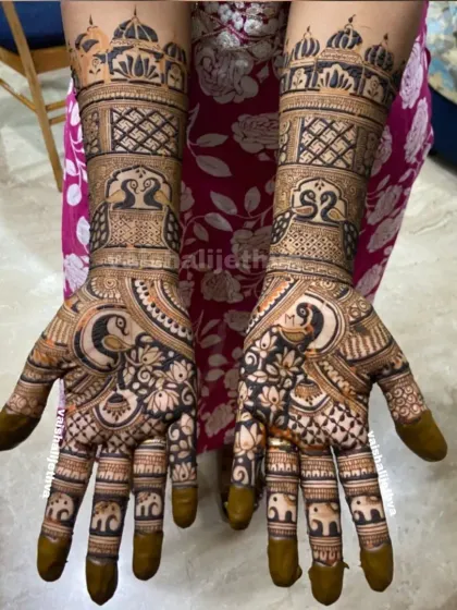This is the kind of stunning, professional-level work my students can create after completing the course. This full-hand bridal design features detailed palace architecture, peacock motifs, and tiny elephants, showcasing advanced finishing techniques.