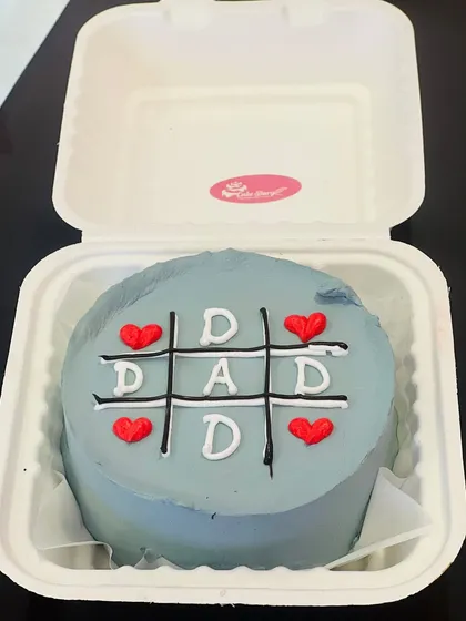 A fun and creative bento cake for Father's Day. This tic-tac-toe design spells out "DAD" and is a sweet way to show your love for the best dad.