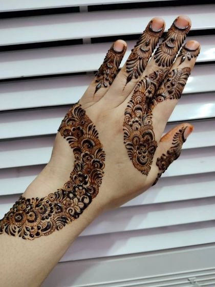 Party & Sider Henna photo 3