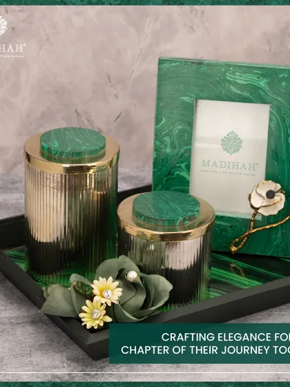 This hamper from our Malachite Collection includes a malachite photo frame and two lidded jars. The deep green of the stone, paired with gold and silver finishes, crafts elegance for every chapter of a journey together.
