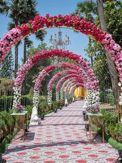 I love creating those perfect Instagrammable moments. This stunning floral tunnel is more than just an entrance; it’s an experience for you and your guests, making for incredible photos and a grand welcome.