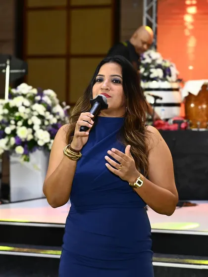 Interacting with the audience during the musical gala night for SBI's leadership team. My goal is to create a relaxed and enjoyable atmosphere.