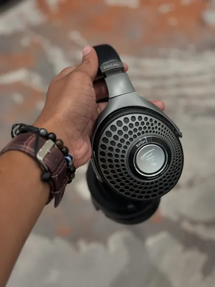 Holding the Focal Bathys headphones, you can feel the premium build quality. They are designed for both comfort and durability, ensuring a great listening experience for hours on end.