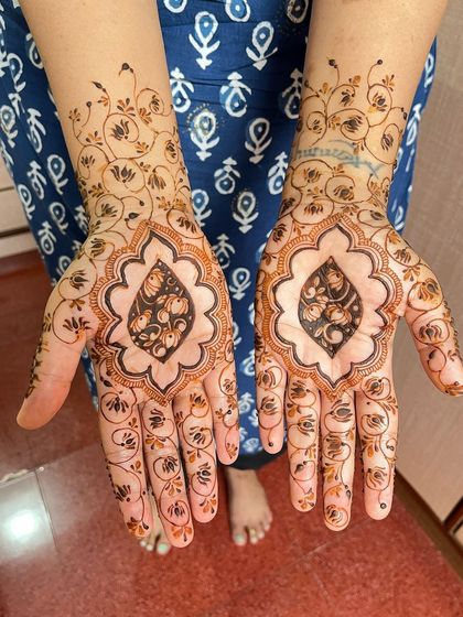 A duplicate image showing the beautiful bridal henna with a central leaf motif, perfect for showcasing on different platforms.