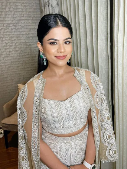 The beauty of understated elegance. For this look, I focused on creating a soft, romantic feel with a gentle smokey eye, glossy lips, and a clean, dewy base that looks fresh and natural.