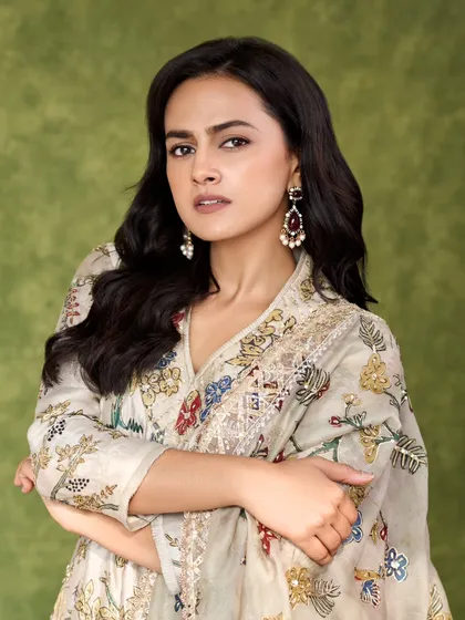 I styled Shraddha Srinath in this beautiful floral printed suit by Archana Jaju for interviews. The hand-painted feel of the fabric gives it an artistic and unique touch, perfect for a sophisticated daytime look.