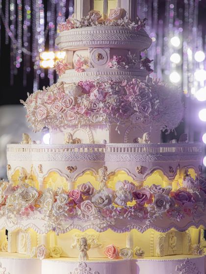 Neeth Medappa - Luxury Wedding & Engagement Cakes Architectural Marvels: Grand Wedding Cakes photo 12