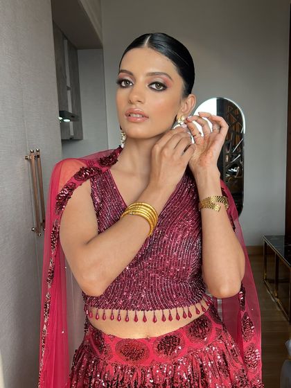 Adjusting the final details. Every element is put together to create a look that feels complete and polished.