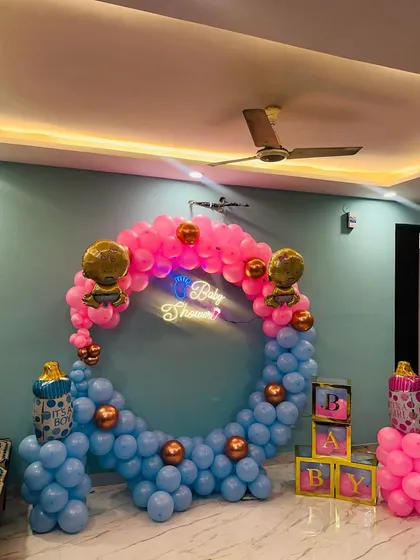 Another angle of the unique baby shower balloon ring.