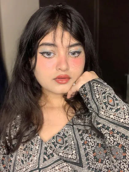The final result of the anime-inspired makeup, featuring a heavy blush and doll-like eyes.