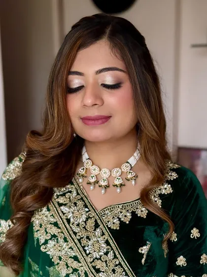 A little glam, a little tradition, and a whole lot of magic. This look in a deep green velvet is perfect for a winter reception, with shimmery champagne eyes and soft waves.