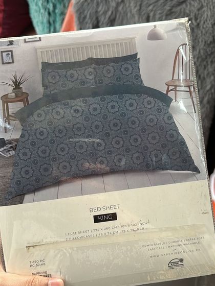 This Sapphire Home bedsheet features a classic geometric pattern in a deep blue. It's a complete King size set with a flat sheet and two pillowcases, perfect for a clean, sophisticated look.