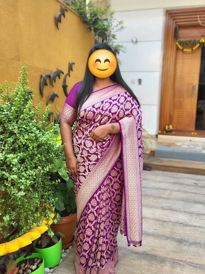 An elegant open pallu draping on a rich purple Banarasi saree. This style is perfect for showcasing the beautiful, heavy pallu of the saree.