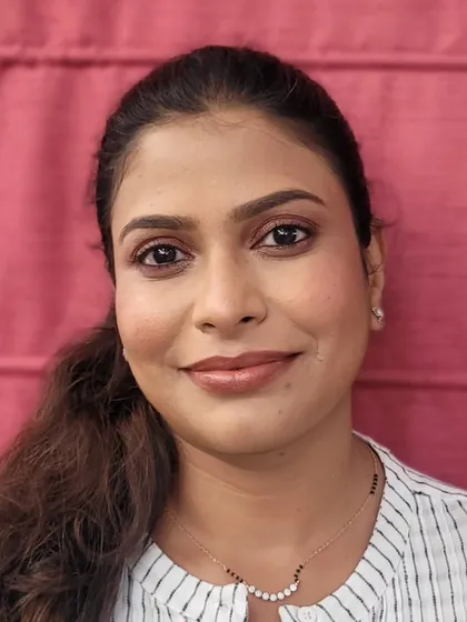 A front-facing view of the bronze smokey eye, showing how it brightens and defines the eyes for a glamorous finish.