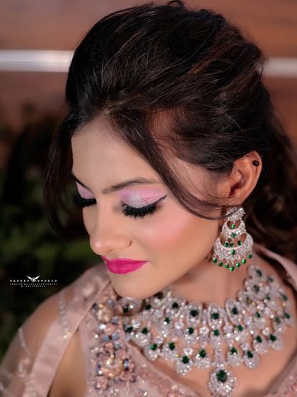 Contemporary & Pastel Bridal Looks photo 38