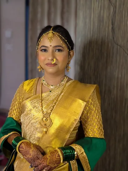 A complete look at the soft glam makeup for my Maharashtrian bride, focusing on flawless skin and subtle enhancement.