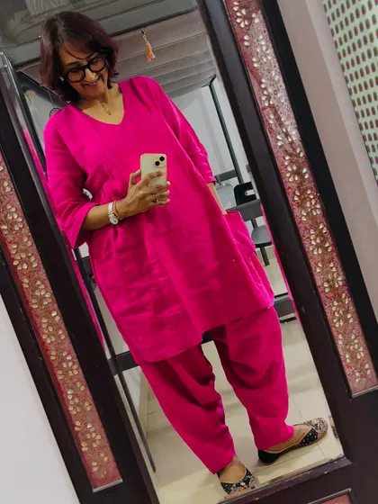 Paired my pink linen set with my favorite embroidered juttis for a complete look.