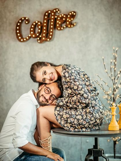 A fun and stylish coffee shop scene. The makeup is chic and modern, fitting the trendy vibe of the location.