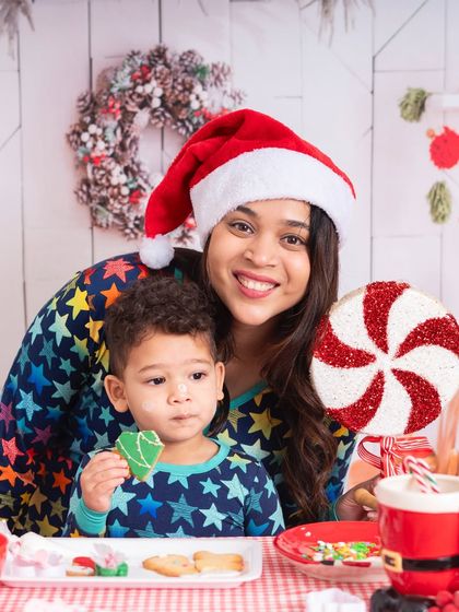 Baking Christmas cookies with mom. My festive setups include interactive stations like this, which bring out the most natural smiles and create fun memories.