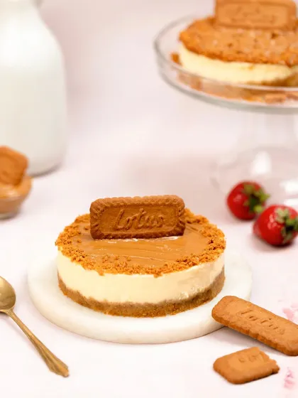 For this Lotus Biscoff cheesecake, the goal was a bright, clean, and airy feel. The minimalist styling with a soft background makes the dessert the hero, perfect for a bakery's social media or online catalogue.