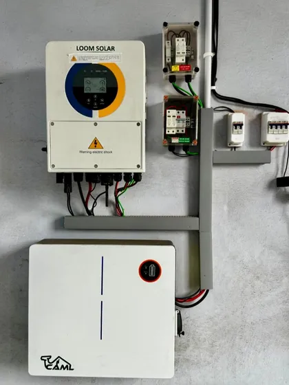 A close-up of the 5kW hybrid system in Jalalpur, Uttar Pradesh. The clean wiring and professional mounting of the inverter and CAML battery reflect our commitment to quality and safety in every installation.