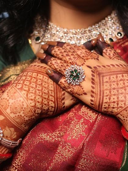 A close-up of a beautifully matured stain, complemented by diamond jewelry. The intricate grid pattern is sharp and clear.