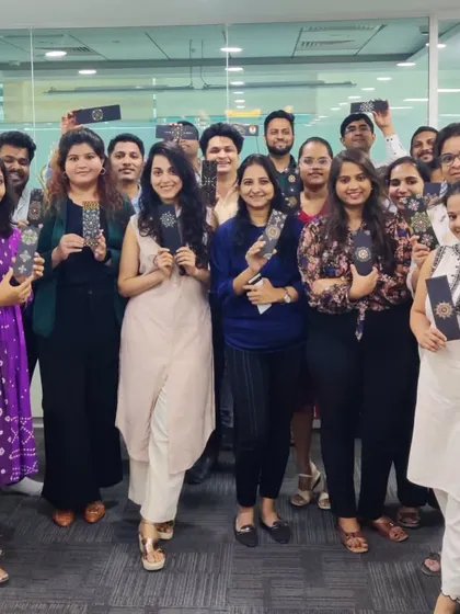 As the hero image, this photo captures the essence of my corporate workshops. Here, the wonderful team at Colliers proudly displays the dot art bookmarks they created. It’s a perfect example of how a short, creative break can bring a team together and leave everyone with a smile.