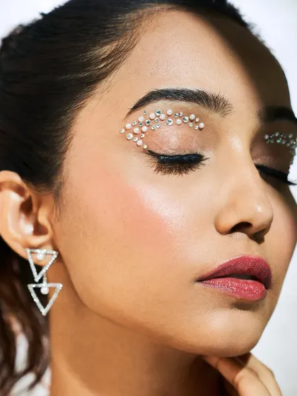 With eyes closed, you can see the intricate placement of each individual gem. This technique requires patience and a steady hand, but the result is magical.